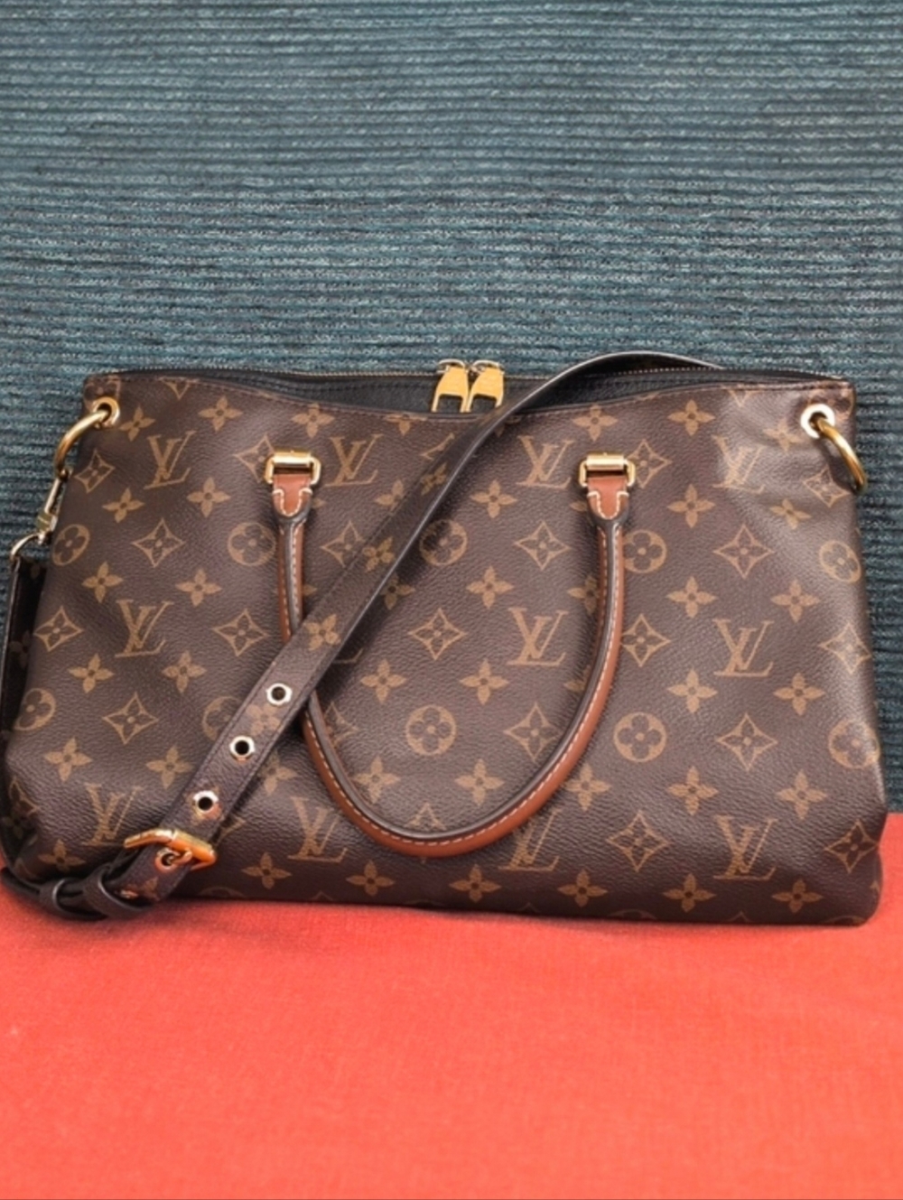 Louis Vuitton MM Pallas Monogram Noir Bag